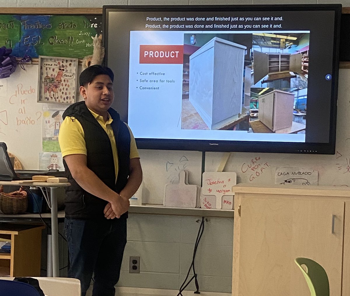 It is awesome to see student success with the aid of subtitles. A Spanish-speaking student presenting his senior project in his first language to judges. Being able to use his first language allows him to fully explain his project. Love @powerpoint #MIEExpert