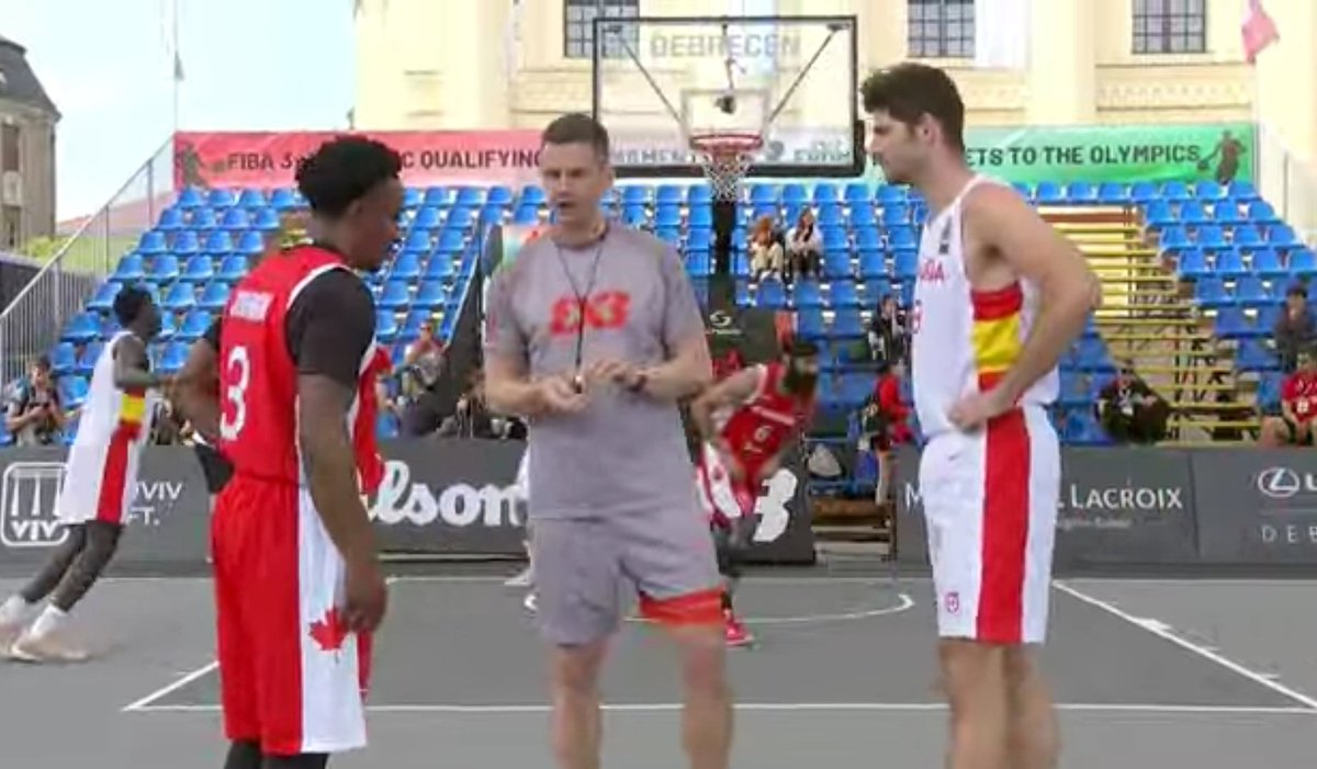 La #SelMAS3x3 🇪🇸 cae 14-18 en su debut #3x3OQT 🇭🇺 frente a Canadá 🇨🇦 y se complica estar en la próxima ronda. 

Aún dos partidos por delante frente a Francia 🇫🇷 (17:05h) y Egipto 🇪🇬 (sábado)