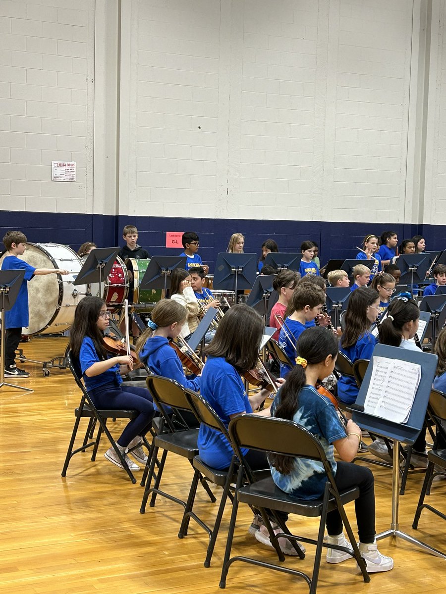 Enjoying the Beginner Band Concert!🎵❤️