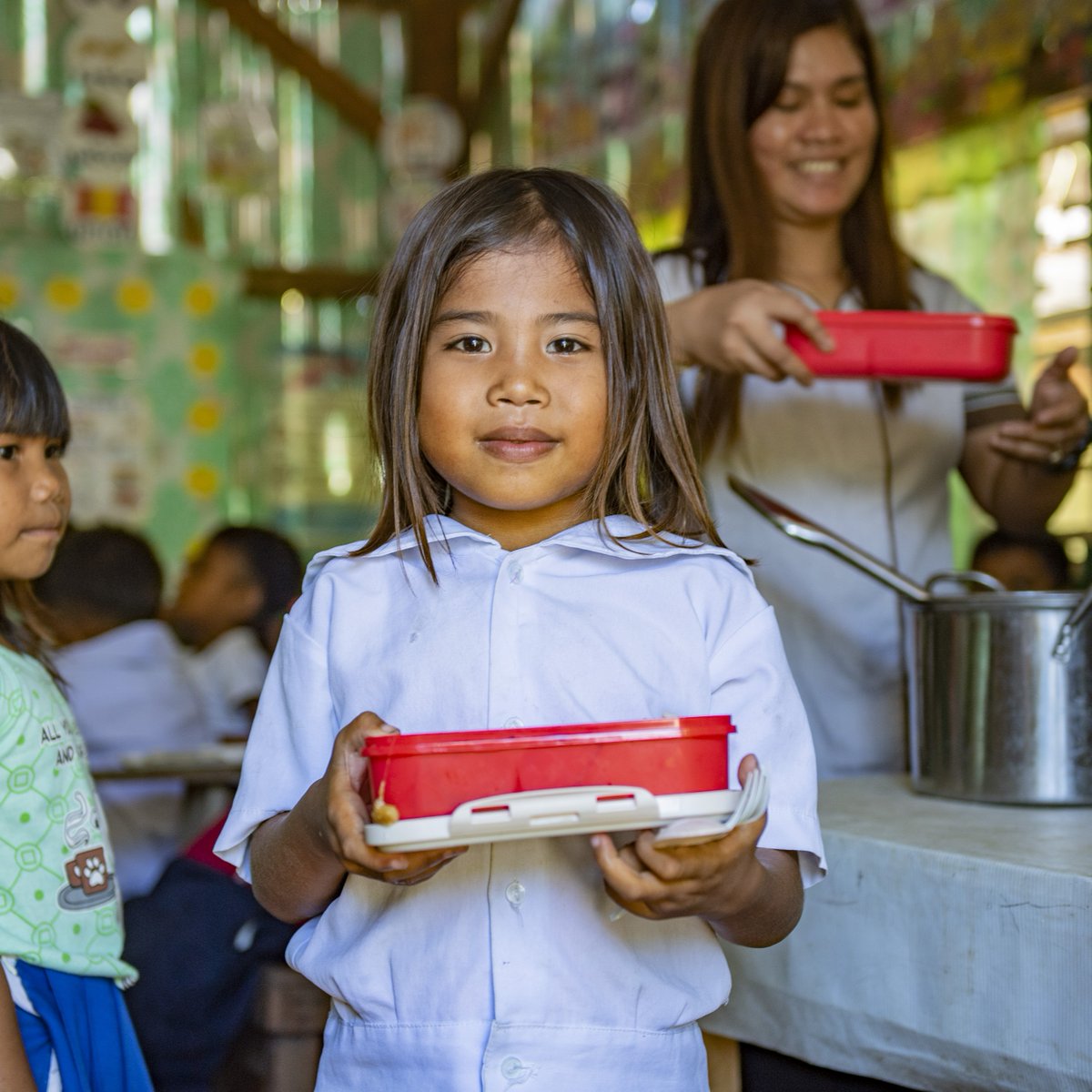 📚Every $1 invested in school feeding yields $9 in economic returns. 21.4 million children received school meals from WFP in 2023. Your donations are making this possible; thanks for making a difference.