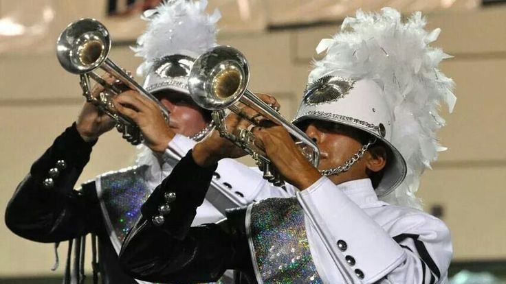 3316 marching band au

33 as anak tenor drum, 16 as anak trumpet. dua'nya pertama ketemu pas sma di gpmb dan sekolah 16 dikalahin sm sekolahnya 33, gara' itu 16 gasuka sm 33. taunya pas kuliah satu kampus dan join mb bareng. enemies to lovers trope