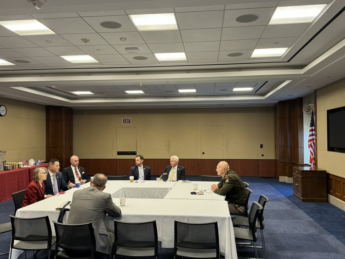 I proudly co-chair the For Country Caucus in Congress — a group of veterans focused on delivering for our servicemembers. This morning, we hosted General Randy George, Chief of Staff of the Army. Great discussion all around on how we can support our troops and ensure they have