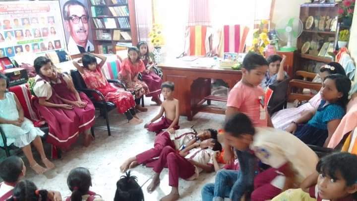 হোসেনপুরে তীব্র গরমে ক্লাসেই অসুস্থ ৩০ শিক্ষার্থী