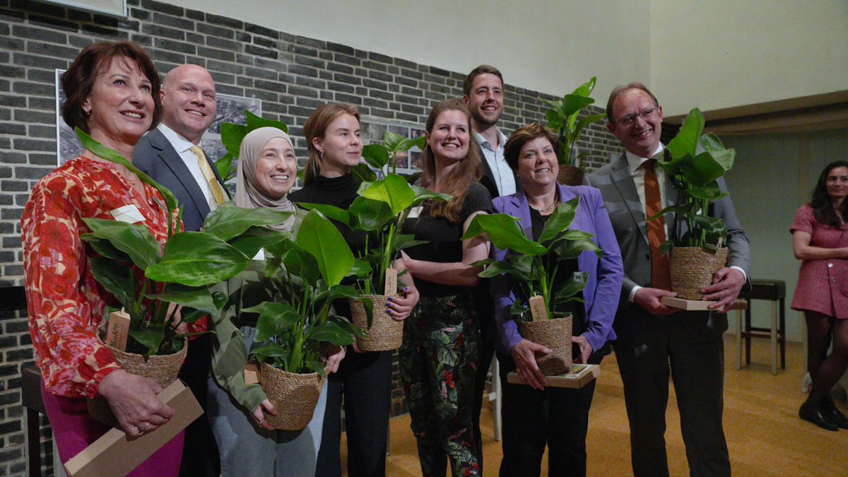 Tijdens het #EUPlantdebat op 14 mei kruisten acht (kandidaat-)Europarlementariërs met elkaar de degens. Bijna allemaal vonden zij dat Brussel haast moet maken met het toestaan van nieuwe veredelingstechnieken. 
#Europa2024 #EUverkiezingen <a href="/Erik_van_Lith/">Erik van Lith</a>