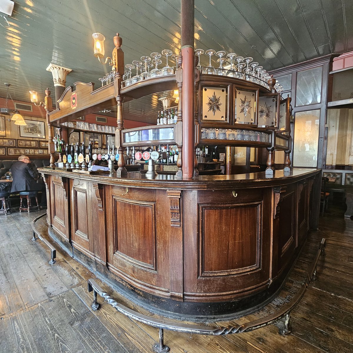 Estrella in the right glass in another of Central Londons most magnificent historic Pubs The Lamb Bloomsbury WC1 with a beautiful wooden interior and a Polyphon Music Box invented in 1870 a pre-Jukebox and they've even got some discs,Protect Londons Historic Pubs🍻🍻👌