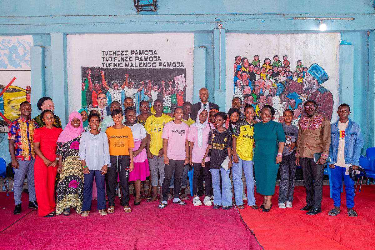 CanadaTanzania's tweet photo. #Canada and @worldvisioncan are creating safe spaces for Tanzanian youth to talk about sexual &amp; reproductive health and rights, #SGBV and economic empowerment. Minister Hussen 🇨🇦 heard from youth how we are helping them improve their health, safety &amp; wellbeing. https://t.co/VosXAyxrG4
