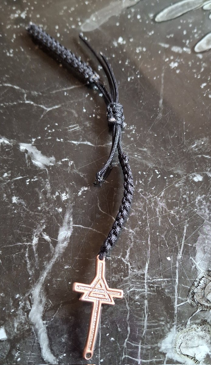 SassyLilMisfit's tweet photo. Currently listening to @30SECONDSTOMARS and my bracelet snaps! Worn the fucker out! @JaredLeto @MARSStore https://t.co/4RwN5YKtb9
