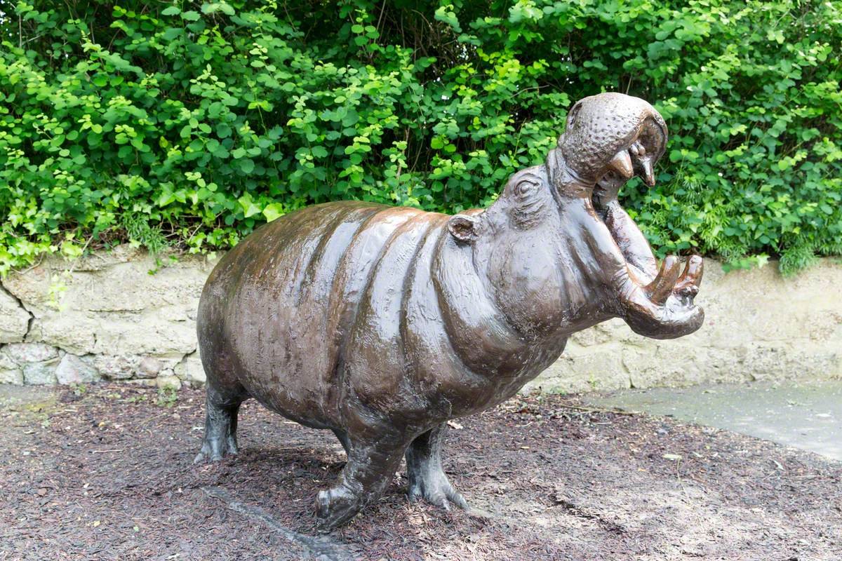 We're celebrating the Creatures of the Nile exhibition by @GarstangMuseum today on the #OnlineArtExchange. We are quite drawn to this happy hippo showing these teeth! 'Pygmy Hippopotamus' by Linden Hamilton (b.1963) from @zsllondonzoo.