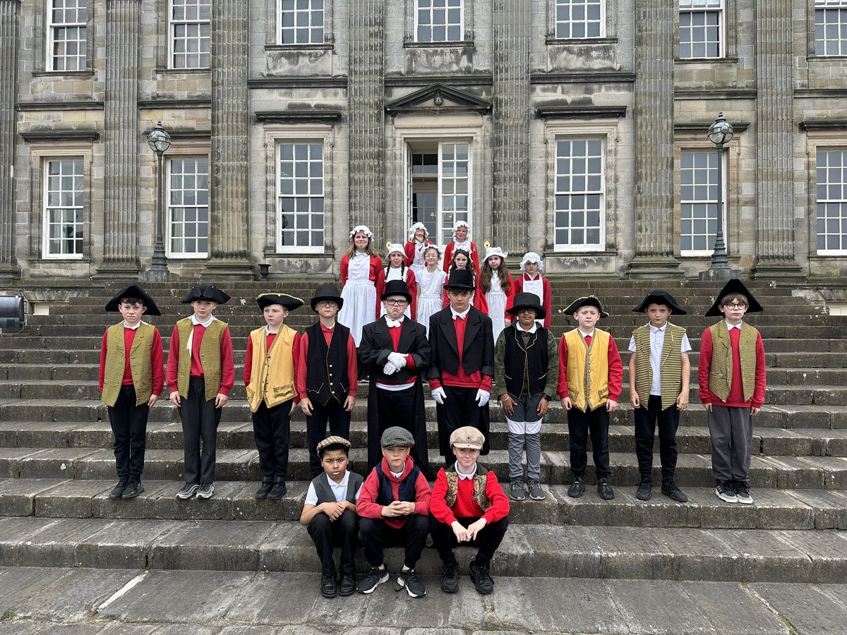 P6 are dressed in Victorian servants outfits and are ready to clean Hopetoun House in their new trainee roles! We have jobs such as Butler, Under- Butler, Boot-boy, Nurse Maid, Lady’s Maid and Scullery Maid. #powerofPlean