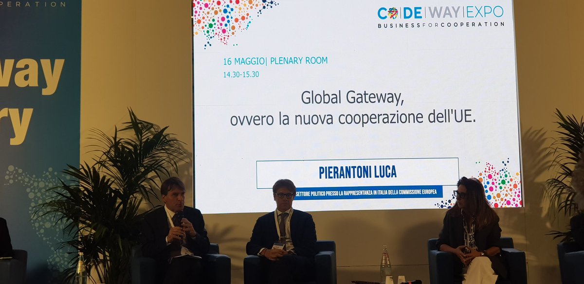 Il_Cardinale's tweet photo. #CodewayExpo - Dott.Luca Pierantoni (Capo Settore Politico Rappresentanza Commissione EU in IT):il settore privato è essenziale per la cooperazione internazionale dell'Unione Europea, dal 2000 ad oggi c'è stata una rivoluzione.
#UE #EU #Globalagateway @CodeWayExpo https://t.co/Tw3yYxVthP