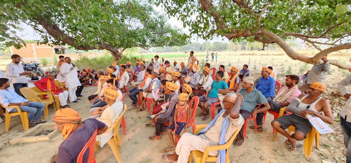 लोकसभा अमेठी के विधानसभा गौरीगंज के ग्राम चंदीपुर एवं पूरे पहलवान में आयोजित ग्राम चौपाल में सम्मानित ग्राम वासियों से संवाद करते हुए भाजपा प्रत्याशी एवं केंद्रीय मंत्री मा. श्रीमती स्मृति इरानी जी को भारी बहुमत से विजयी बनाने का आग्रह किया। #फिर_एक_बार_मोदी_सरकार