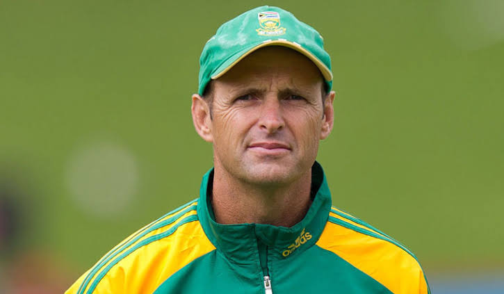 Gary Kirsten said 'I have been in touch with Babar. Right now he carries a lot of weight of team. As a fresh coaching staff, we will try to lift that burden and make sure he is not the only one contributing to the team.'
#CricketTwitter