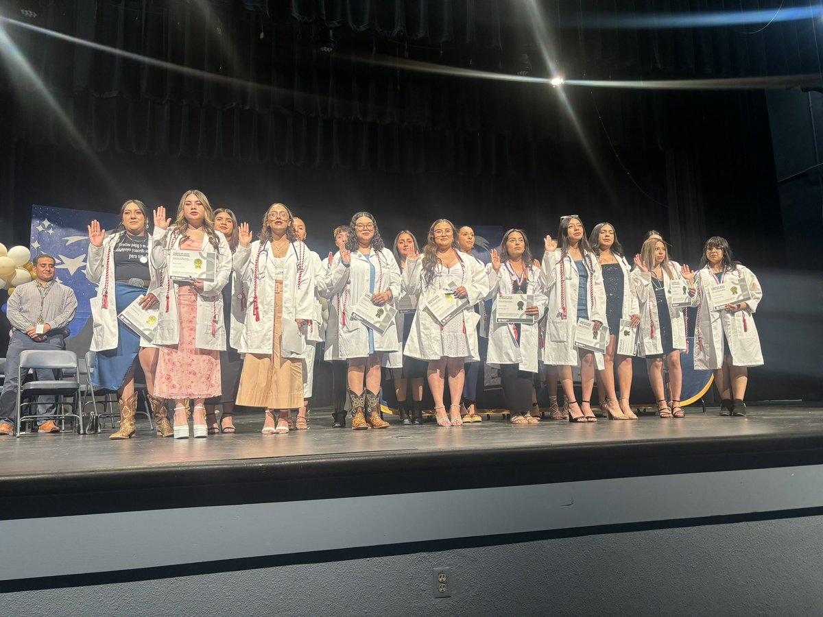 Congratulations BioMed Class of 2024 🥼🧑‍🎓👩‍🎓🎓🎉🥳#dunasclass #SEHStheBest #CTEworks #SanEliNation #futuredoctors #futurenurses #thefutureofmedicine