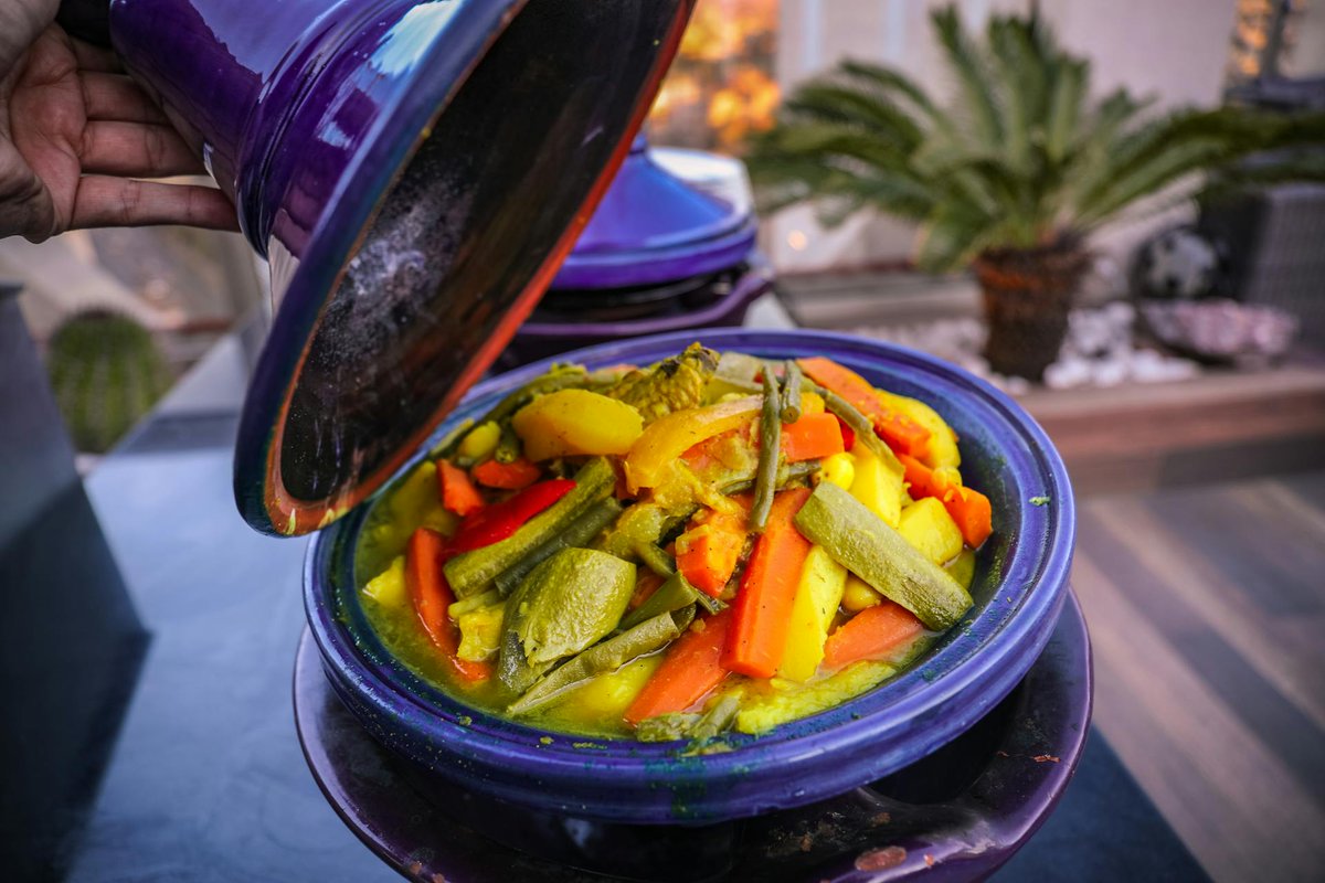 chef__salim's tweet photo. Savor the taste of Morocco with this vibrant vegetable tajine! 🍲🌿 Aromatic spices and fresh veggies make it a healthy delight. 🌍✨ #MoroccanCuisine #HealthyEating #VeggieLovers 🍆🥕🥔🍋 https://t.co/huzI5Blma5