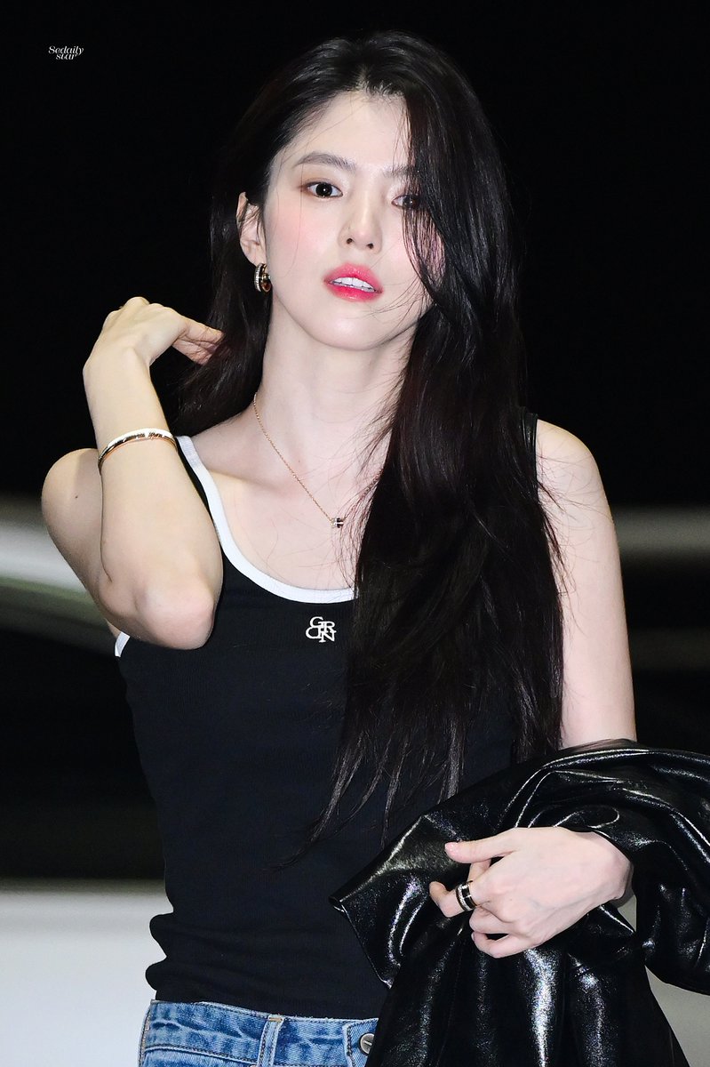 sedaily_star's tweet photo. 240516 한소희 출국

언니 사랑해 나 여덟 살이야 🥺

🔗https://t.co/bmlQwUNWC5

#한소희 #HANSOHEE
#HanSoheeAtCannes
#HanSoheeXBoucheron https://t.co/N4FP4YptVo
