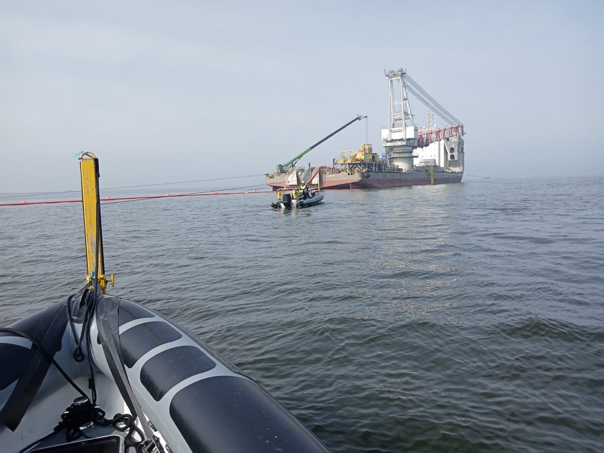 CommercialRibs's tweet image. Two of our open Ribs working on a cable landing project fitted with our cable push modules

#openrib #crc #cablepull #pushonbow #cable #cablelaying #offshorelife #workboats #windfarm #offshoreenergy #offshorewindfarm #workboats #vessels #cablelanding #offshoreproject