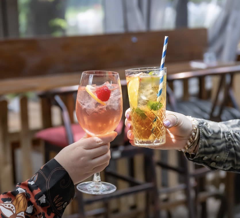 Our new cocktails and mocktails launch today! Stop by over the weekend and sip on the taste of summer! ☀️🍹🦁

#newcocktails #cocktails #mocktails #drinks #bar #gastropub #pub #grantchesterredlion #grantchester #cambridge #food #spritzers #friends #cheers