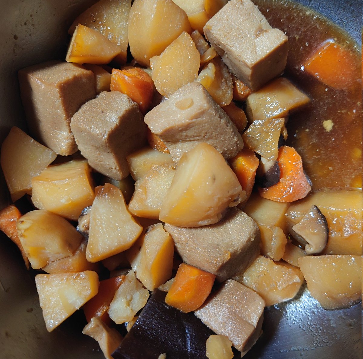 最近、高野豆腐の煮物にはまってるわ😚🩷あと、もやし、きのこ、揚出し豆腐塩炒め(笑)過敏性腸症候群ガス型で食べなかったから、それに慣れてしまってるわ👀☀太陽に当たれば、少量でも、ビタミンD、カルシウムは減らないわ(笑)🍀