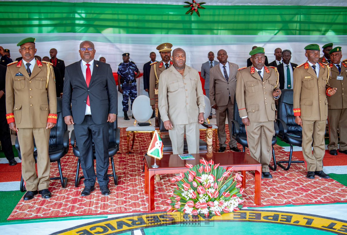 KwaNtare's tweet image. Umukuru w&apos;Igihugu Nyenicubahiro @GeneralNeva atanguza icese umwaka wa kaminuza 2023-2024 mw&apos;ishure ry&apos;intwazangabo #ISCAM, ku civugo &quot; ISCAM,  shingiro ry&apos;akarangamutima n&apos;ubutwari vyamye biranga indongozi z&apos;igisirikare c&apos;u #Burundi mu gukingira igihugu&quot;. Amwe mu masanamu :👇