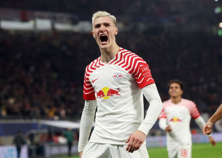 🚨 || Benjamin Sesko to Arsenal: A Move on the Horizon? 🔺Arsenal is reportedly leading the race to sign RB Leipzig striker Benjamin Sesko, with rival clubs believing the Gunners are in pole position to secure the deal. 🔺Benjamin Sesko is a 20-year-old Slovenian striker who