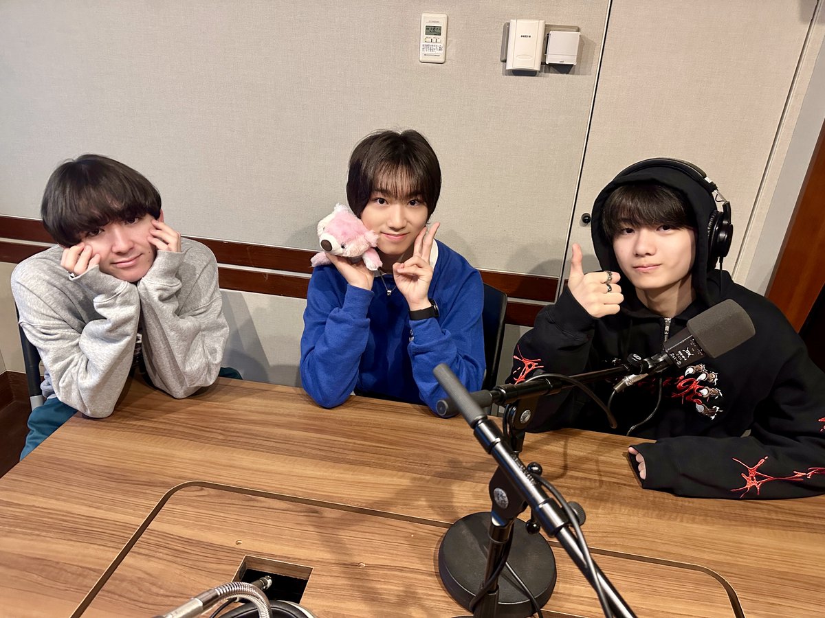 〖RADIO_INFO〗 「Bonjour！ #Lienel」#24 #高岡ミロ #森田璃空 #高桑真之 が担当！ 勉強してみたい言語は？🌏 プレミアム版では「#リエネル にゆだねる」 みなさまからのお悩み・メール募集中！ 📩⬇️ tfm.co.jp/f/lienel/messa… #AuDee ⬇️ audee.jp/program/show/3… 金曜朝のお供は #ボンネル で☀️