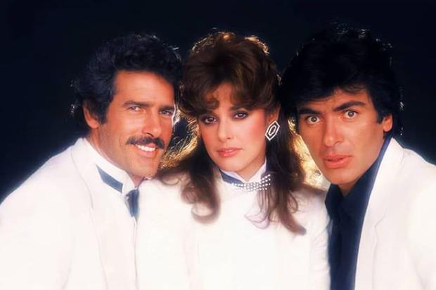 Gran regreso de #TúONadie (1985) ahora remasterizada y en HD desde el 6 de julio por @tlnovelastv. @LuciaMendezOf #AndrésGarcía #SalvadorPineda #UrsulaPrats #MagdaGuzman #MiguelManzano #LilianaAbud @jerezluz @_mariamarcela @LuisXavier9 #ArsenioCampos @alejandroruizm @cecilgab11