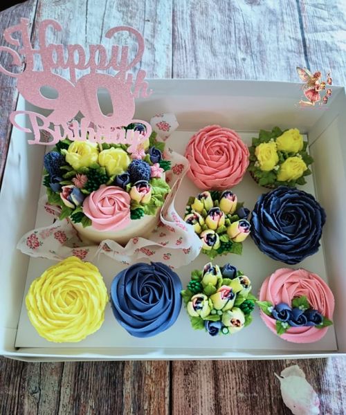 cakefairyxx1's tweet photo. Flower mini cakes and cupcakes #Flowerminicakesandcupcakes #food #cakes #cupcakes #buttercream #birthday #gift #cakeartist #cakemaker #flowers #bentobox https://t.co/2I27jKmlVz