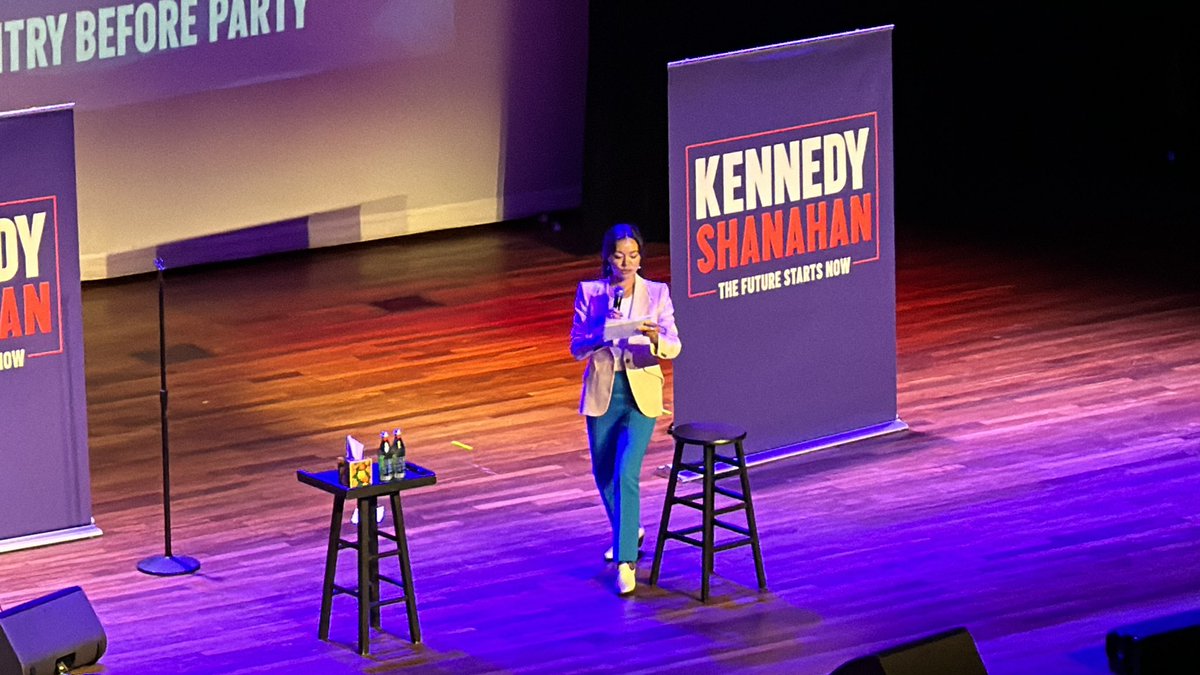 Last night in Nashville: RFK Jr’s running mate @NicoleShanahan announced another $8million donation to the campaign. Given the nature of the comedy event, Shanahan made a joke that Mr. Kennedy only chose her for her money