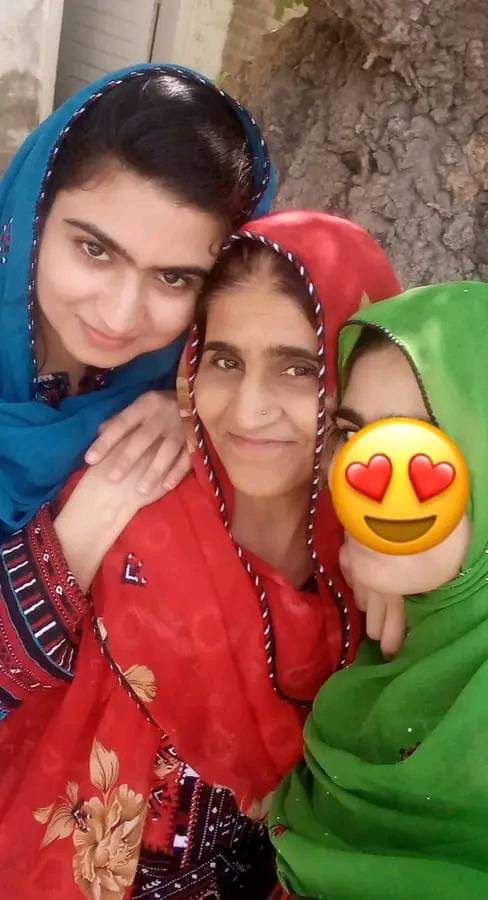 عشرت اساں کہیں چیز دا جوفہ سرو رکھدے نِسے.

تیڈو فقط تنڑدے ودوں یاری بچاونڑ واسطے ..N