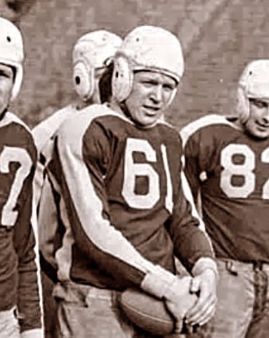 Earl Selkirk graduated from the @TorontoArgos juniors to the senior team in 1937, and that fall kicked the winning field goal of the 1937 Grey Cup game. After WW2 he was named team manager, his teams winning 3 straight Grey Cups from 1945-47.
#pulltogether