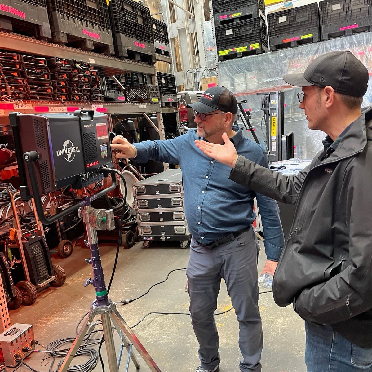 #Cineo in Chicago! Members of our Sales Team recently made a visit to @UniversalProductionServices in Chicago to showcase the new #ReflexR10, #QuantumStudio, and #QuantumII!

#CineoLighting #SetLighting #Production #LEDLighting