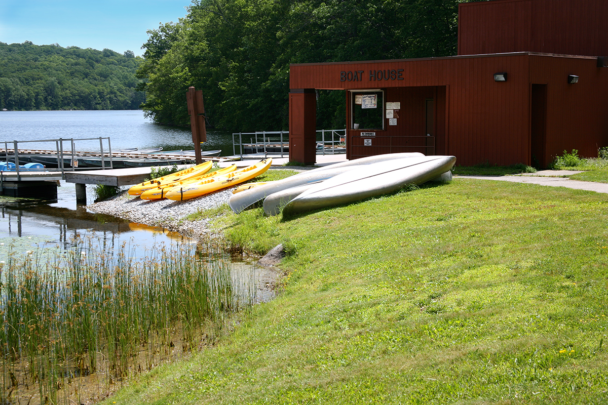 The days are getting warmer and that can only mean one thing: get outside! Here are some cool places to kayak and canoe in NJ: visitnj.org/article/cool-p…. ☀️ 🛶 #VisitNJ