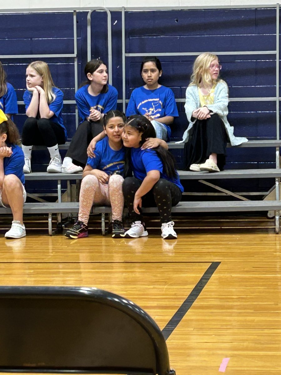 The fourth grade chorus is amazing!