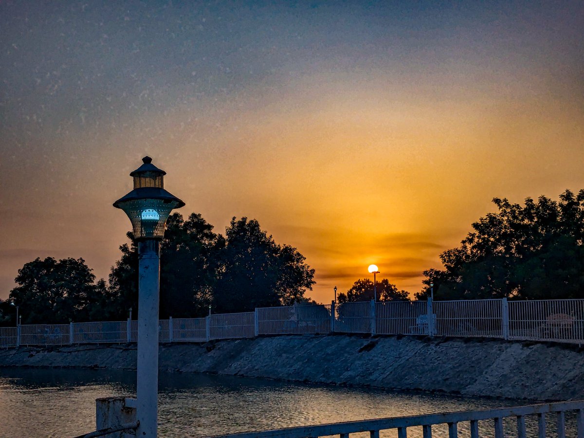 iJay_1700's tweet image. Sunset 🌇 
#teampixel #pixelshot #sunset #nature #photography #sky #travel #photooftheday #landscape #love #sunsetphotography #naturephotography #beach #instagood #summer #sunrise #beautiful #sea #picoftheday #clouds #travelphotography #sunsetlovers #sunsets #lake #naturelovers