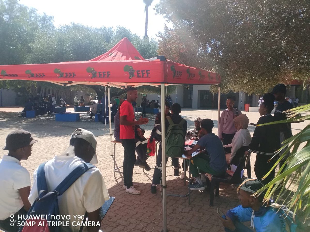 ♦️In Pictures♦️ Fighter Thuso Molehe, the Provincial Coordinator of the North West EFF Mlungisi Madonsela, leading a Street Sheet & Section 24 Voter Education & Registeration at Taletso Mafikeng Campus #VoteEFF #MlungisiMadonselaBattalion