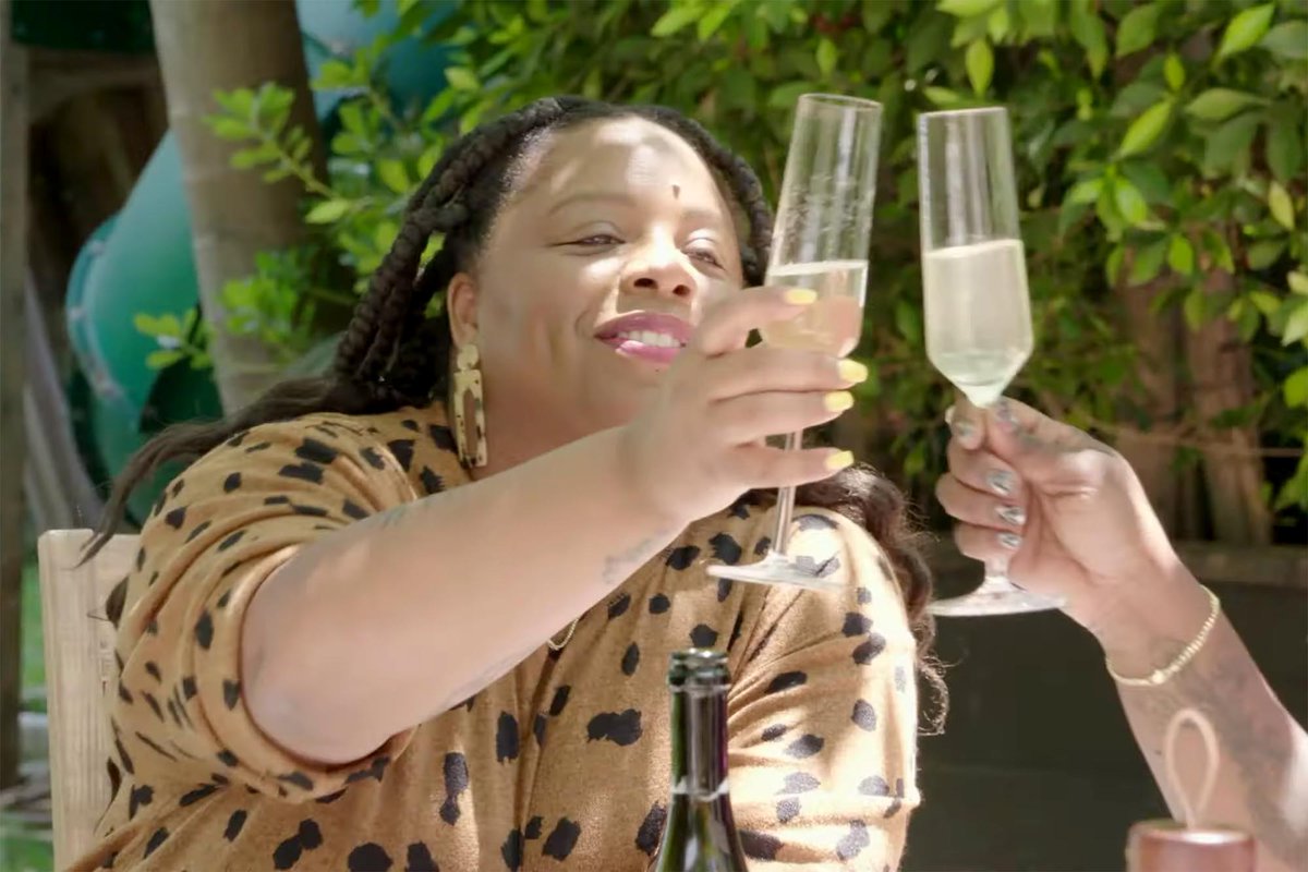SumFacet's tweet image. Meanwhile, here's the co-founder of BLM sipping champagne on the patio of the $6.5M mansion she bought in a white L.A. enclave.  

BLM was / is a scam.