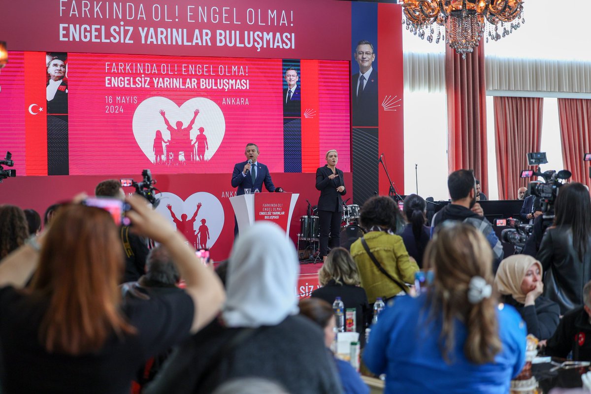 Engelsiz Yarınlar Buluşması'nda engelli yurttaşlarımızla bir araya geldik.

"Ben bütün siyasi partilere bir çağrıda bulunuyorum. Gelin 31 Mart seçimlerinden sonra ortaya çıkan normalleşme sürecinin ilk adımını engellilerin birikmiş sorunlarını çözmek için Meclis’te atalım."