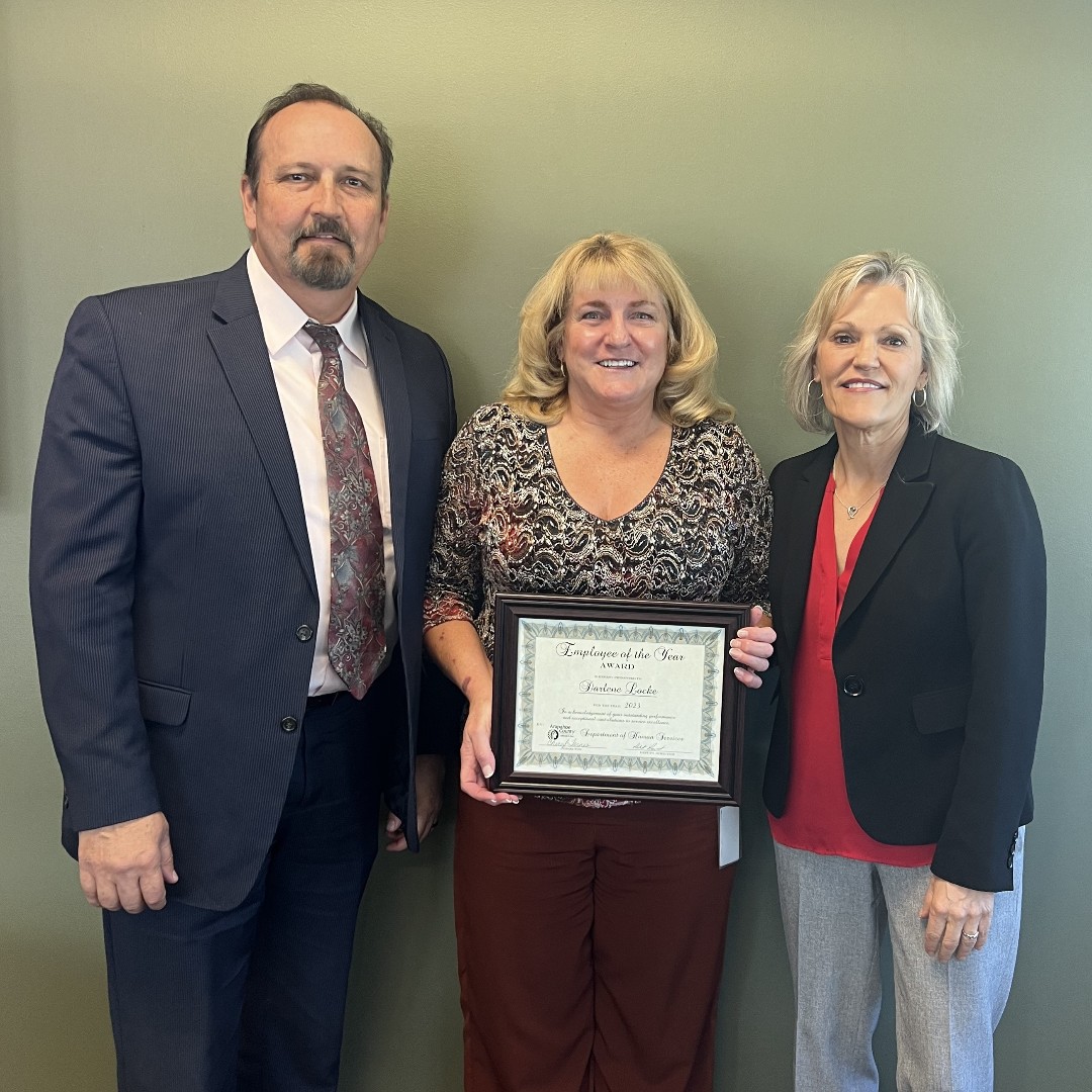Arapahoe County Human Services has named its Employee of the Year, Darlene Locke! From starting as a case manager in 2014 to her recent promotion to Program Integrity Specialist, her exceptional service has transformed lives. Congratulations, Darlene! arapahoeco.gov/news_detail_T1…
