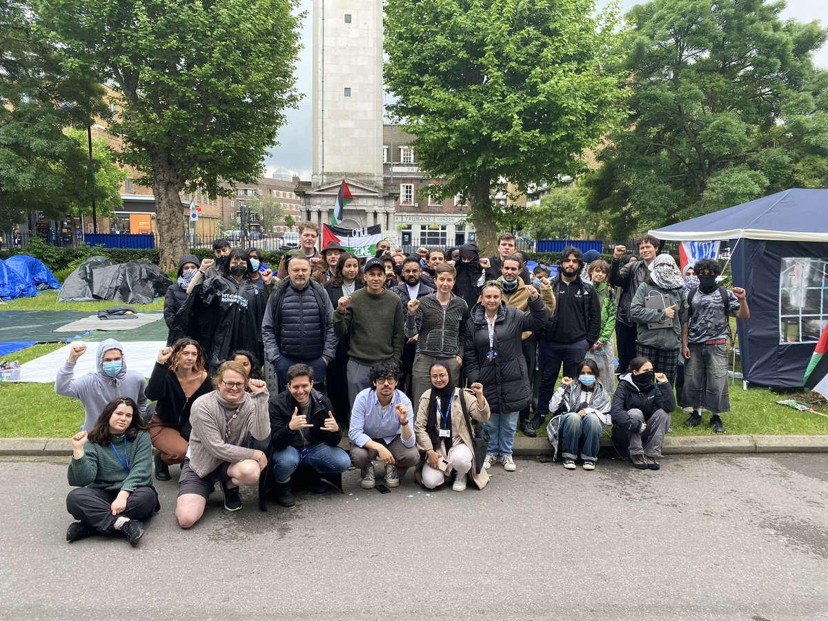 A group of QMUL staff visited the encampment this afternoon to show our support and solidarity for these inspiring students who are standing firm against managements refusal to engage with their demands. We stand with you!