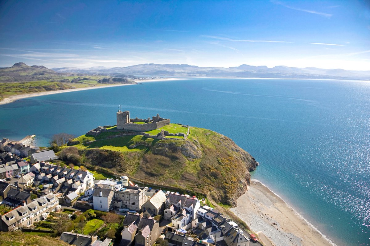 #MentalHealthAwarenessWeek 2024 theme is ‘Movement: Moving more for our mental health’ 💜 Why not nourish your mind and soul with a visit to Cadw site? 🏰🌿 Find places to visit here:ow.ly/HblQ50RI6k9