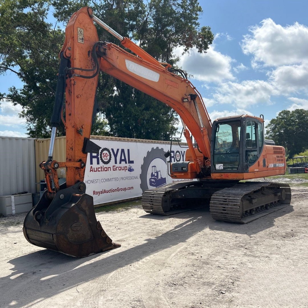 Royal Auction Group Government Surplus Truck & Equipment Auction
Sale begins Friday, May 17, at 9 AM EDT
Shop the sale catalog: ow.ly/7Wxq50RIhm9

📍 Zephyrhills, Florida

#EquipmentAuction #ConstructionEquipment #Truck #TruckAuction #Construction