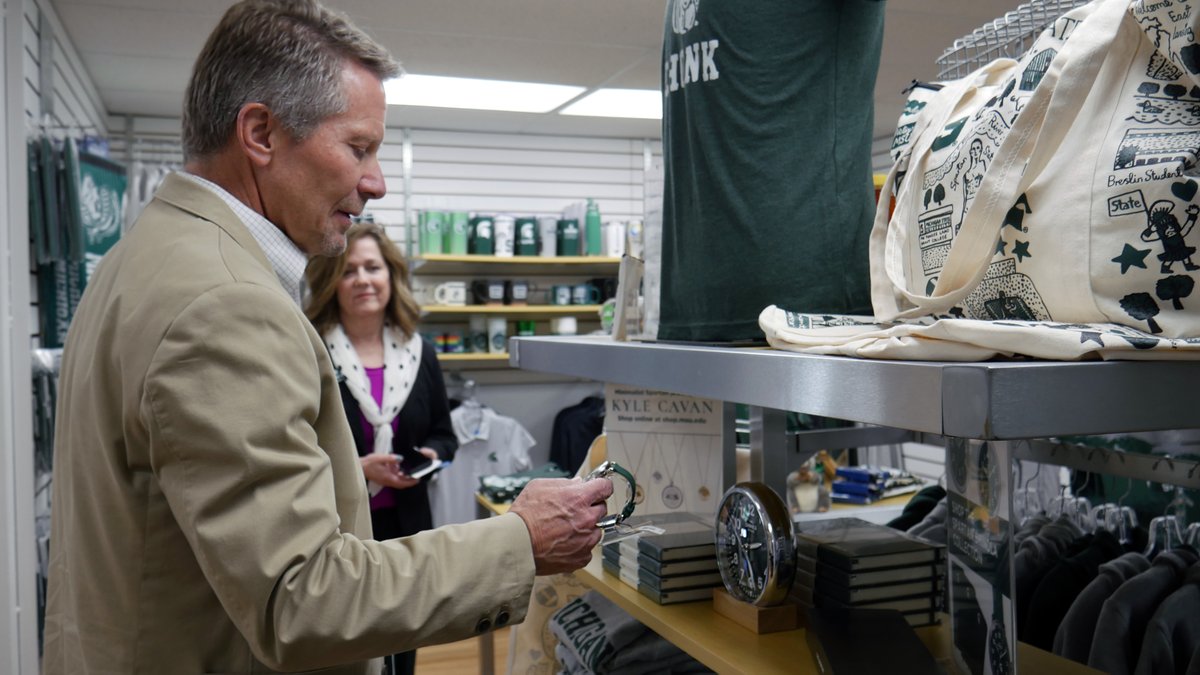 Thank you, President @KevinGuskiewicz, for visiting our storefront yesterday! 🐿️

#MichiganState #ShopMSUEDU