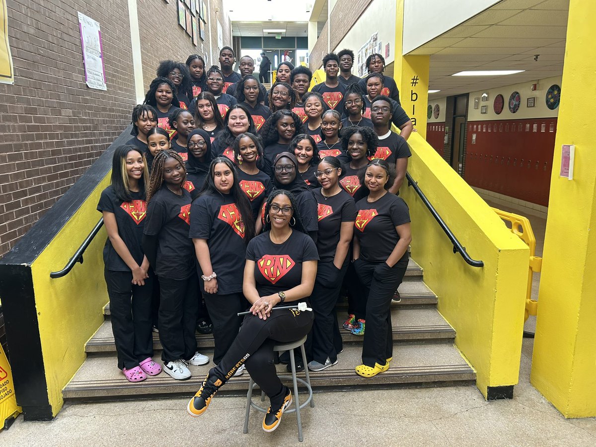 PICTURE MAIL!!! When you see your why? 😍🤩 Kudos @RandallstownHS!! 34 new #CNA’s in the Baltimore County #workforce from the @CTE_BaltCoPS #HealthProfessions program. #skilled #CTEMade #BCPSCTE