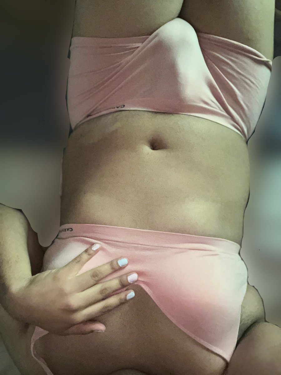 MissingUSRR's tweet photo. Who said boys can’t wear pink?

男の子はピンクを着てはいけないなんて誰が言ったの？

#crossdressing #tgirl #cd #crossdress #girlboy #xdress #xdressing #transexual #trangender #transgirl #femboy  #crossdress #sissy #伪娘 #女装子 #男娘 #cd #女装男子 #女装大佬 https://t.co/THzcDapYHo