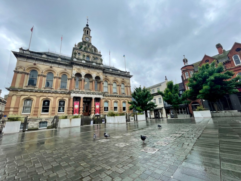 The pigeons were happy with the puddles in Ipswich #loveukweather @metoffice @WeatherAisling @ChrisPage90