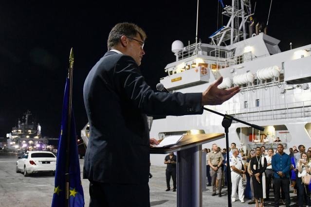 Impressed by the capacities of the 🇳🇱 #ZrMsPelikaan vessel providing logistical support in response to major natural and other disasters in the #Caribbean.

Military assets can be of immense importance in providing lifesaving  assistance from the EU and beyond.

#EUSolidarity