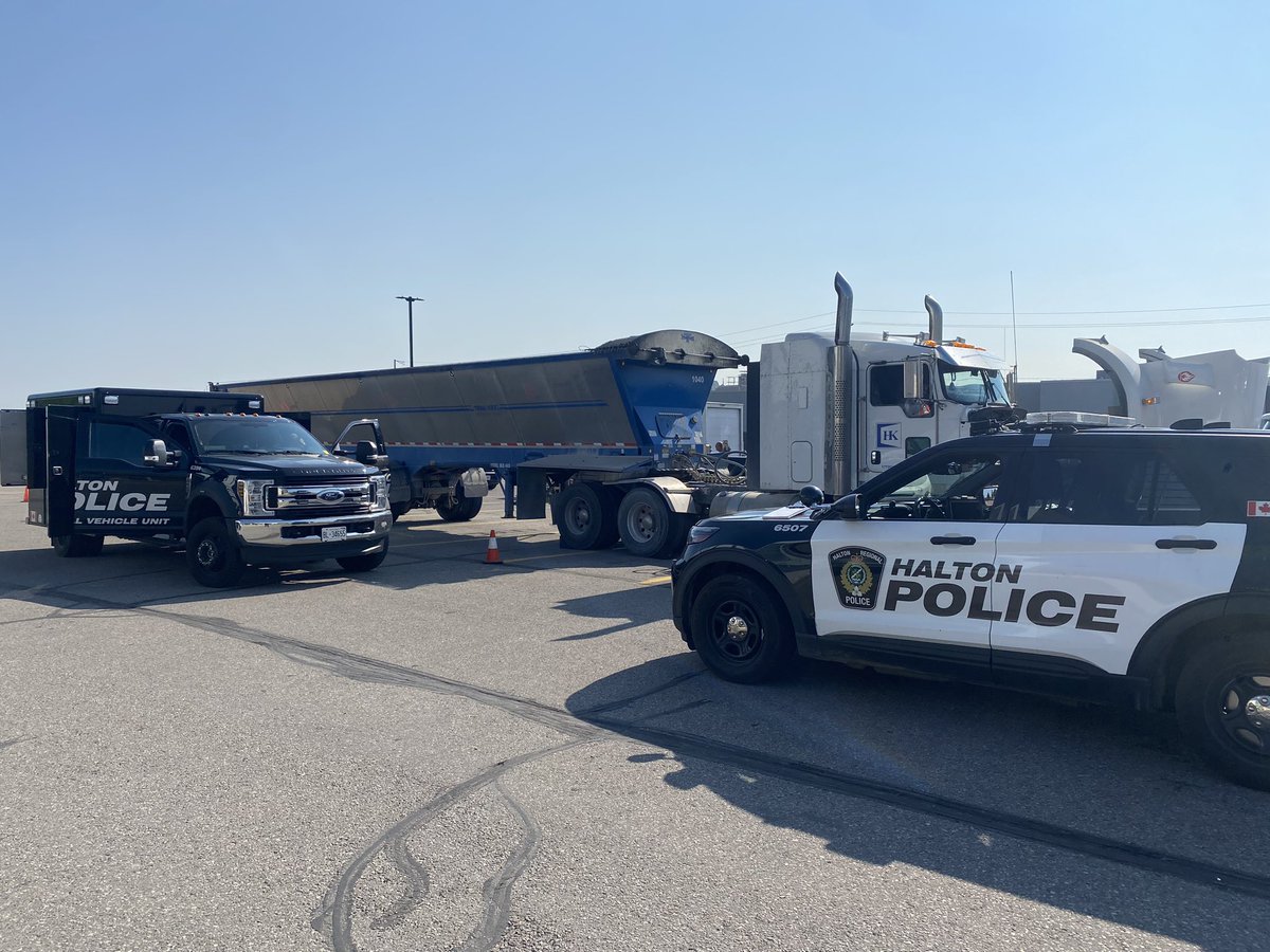 HRPS Milt HHills (@hrpsmilthh) on Twitter photo đźš› Keeping our roads safe! <a href="/HaltonPolice/">Halton Police</a> along with our partners from <a href="/YRP/">York Regional Police</a> are conducting a Commercial Motor Vehicle blitz in <a href="/_HaltonHills/">Town of Halton Hills</a> to ensure safer travels for everyone. #RoadSafety #1DRU @HRPSOak <a href="/HRPSBurl/">HRPS</a> <a href="/HRPSCMV/">HRPS - Commercial Motor Vehicle Unit</a>
^CM đźš› Keeping our roads safe! <a href="/HaltonPolice/">Halton Police</a> along with our partners from <a href="/YRP/">York Regional Police</a> are conducting a Commercial Motor Vehicle blitz in <a href="/_HaltonHills/">Town of Halton Hills</a> to ensure safer travels for everyone. #RoadSafety #1DRU @HRPSOak <a href="/HRPSBurl/">HRPS</a> <a href="/HRPSCMV/">HRPS - Commercial Motor Vehicle Unit</a>
^CM