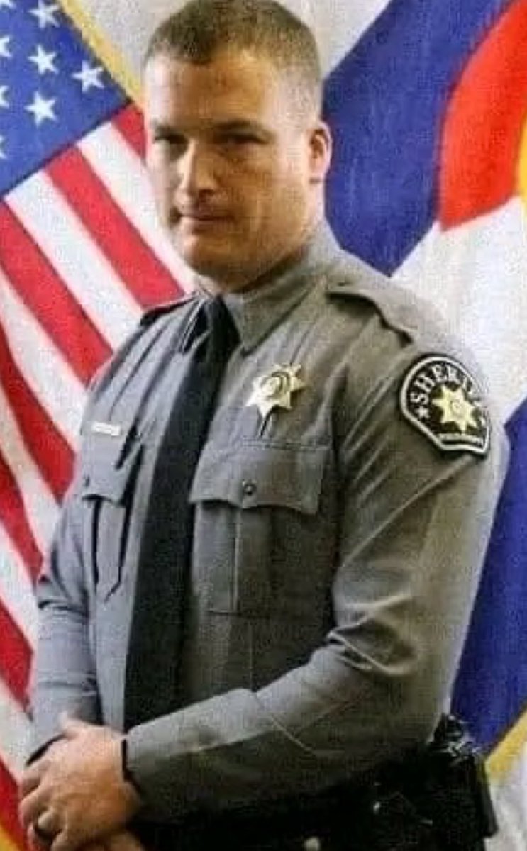 @Morbidful Deputy Jeremy McLaughlan stopped a vehicle for failure to yield to the right away. During his interaction with the driver, the deputy noticed one of the occupants was a child and saw that the child was not properly restrained in the vehicle.
The deputy noticed that the driver was