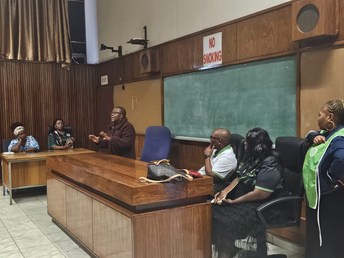 [Happening Now] I have joined the Gauteng Premier Candidate @Funzi_Ngobeni, Dr Eva Ntlatleng, PEC Member in the Johannesburg Central Police station. We are in conversation with the Department of Social Department service providers who are still waiting for their payments.