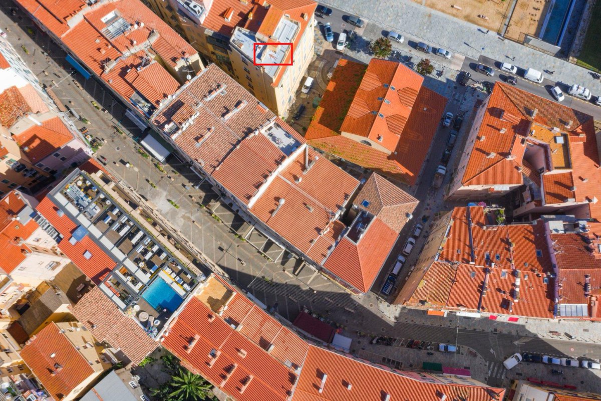 Quand tu reprends les photos de drone de ton client avec attention...l'été est bien de retour ! #seulaumonde #pasdesoucis #soleil #corse #rooftop